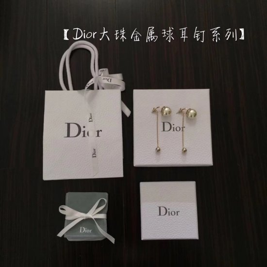 Dior 珍珠铁球 长款流苏耳坠 原单zp材质 珍珠搭配圆润铁球 垂感杠杠的 时尚感爆棚 质感超级好 S925银针 这款卖的超级爆 - Click Image to Close