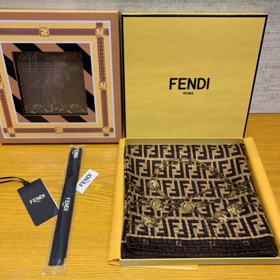 Fendi 罗马锁链～咖色 90*90cm 100%真丝 原单品质 - Click Image to Close