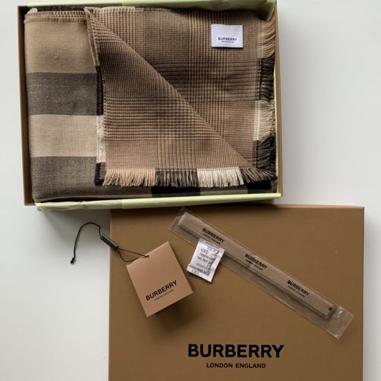 Burberry 双面羊绒围巾 200*100cm 100%羊绒 经典的格子款式 百搭神器 纯羊绒质感舒适保暖 - Click Image to Close