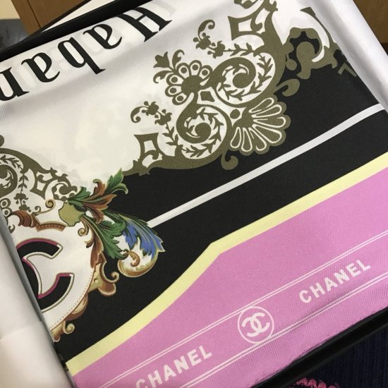 Chanel 高雅 简约 精美 90*90cm 100%斜纹真丝 原单品质 浮雕方巾 - Click Image to Close