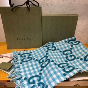 Gucci 格子羊毛围巾 Gucci和Gucci钻石菱格纹的结合，传承Gucci精髓的标志性图案 35*240cm，95%羊毛5%锦纶