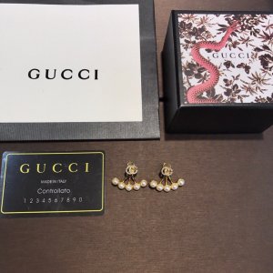 Gucci 古驰 水钻字母双G 珍珠镶嵌耳钉 秋冬 精选原版一致黄铜材质搭配纯银针 上耳超好看哟