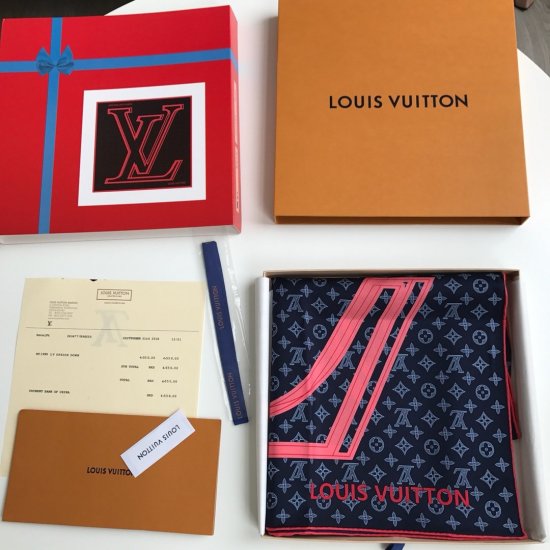 Louis Vuitton 颠倒字母～藏青色 90*90cm 100%斜纹真丝 原单品质 - Click Image to Close