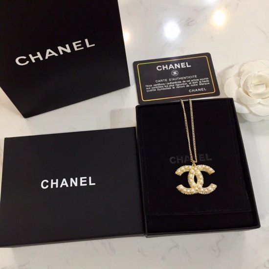 Chanel Chanel 香奈儿 耳钉 项链， 时尚百搭 超美1:1精致做工 跟正品一样制作 美丽的东西不需要华丽的背景 随便拍拍就超美 华丽 大气 明星网红同款 - Click Image to Close