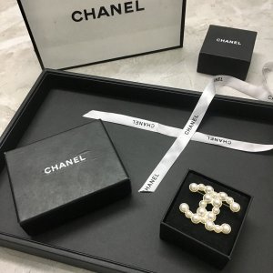 CHANEL 香奶奶 19New arrival重工 超级压轴款胸针来袭上新手全手工镶大白珠独家高端品质同步专柜代购级别女性当中的知名品牌做工精致发售让你的服饰多出一番别有的风味