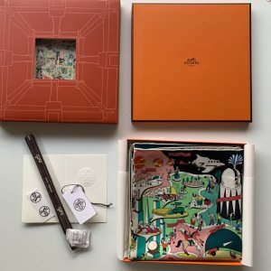 Hermes 100%斜纹真丝 90*90cm 手工卷边 原单[玫瑰]世界博览会～黑色