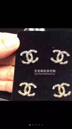 Chanel 古丽娜扎 代购级别 CHANEL走秀麻花 耳钉 专柜黄铜925纯银 针施华洛珍珠材质 纯手工出品 HK正品4300 高级定制参加任何场合 上身效果超级好看