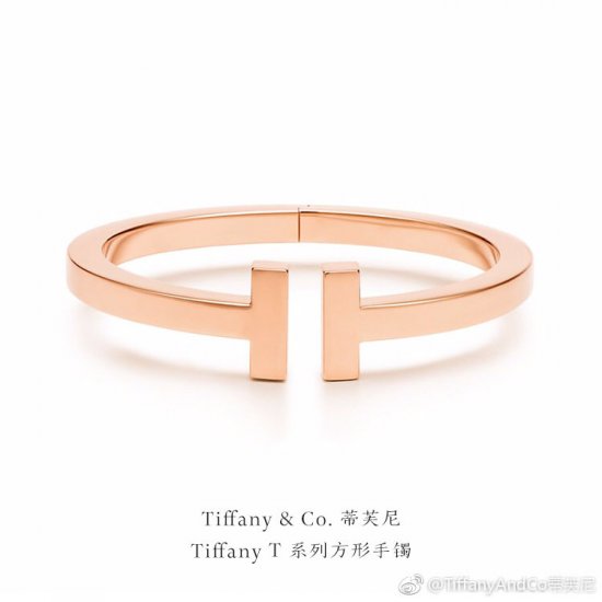 无钻手镯 简单的爱，只为爱得简单。TiffanyT# 系列摩登呈现。强烈极简的字母T线条，宛若独一无二的爱之印记，坚定诠释爱情中的简单与纯粹。任时光流逝，爱依然如初。 #BelieveInLove# 玫瑰金白金 - Click Image to Close