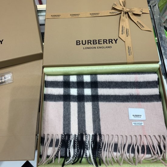 Burberry 柔软的触感带来极致的温暖和舒适 经典款围巾 30*168cm 100%羊绒 - Click Image to Close