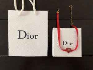 DIOR 红色爱心项圈 一比一定制 一致黄铜材质 情人节定制爱心设计 搭配古铜色洋气不失庄重 zp品质 超级百搭 非常洋气 红色显白 超级衬肤色