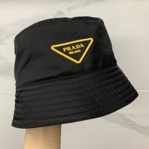 Prada 渔夫帽 全新荧光黄标设计 尼龙材质 非凡个性