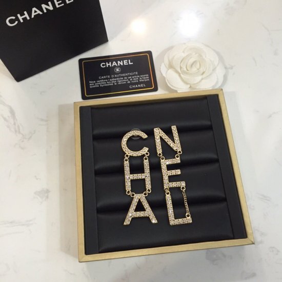 Chanel Chanel香奈儿 字母 戴钻耳钉 代购级别出货啦 时尚清爽 耳环 精致的耳环 让你的每一次亮相都是焦点～潮流时尚．．．大号 - Click Image to Close