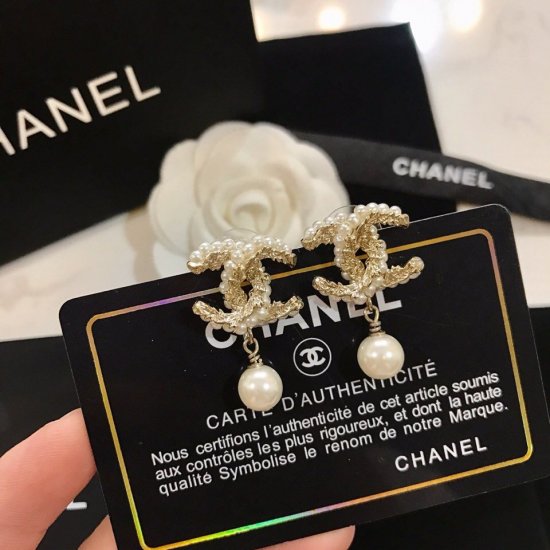 Chanel香奈儿Chanel胸针耳环热销款 市面最高版本！专柜1:1款式开模 专柜原版！Chanel经典Logo香奈儿耳钉胸针女神必备 超级显脸瘦[爱心] - Click Image to Close