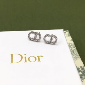 Dior耳钉火爆热销款上新同步专柜独家高端品质实拍图做工细腻完美无瑕疵代购级别重工电镀手工镶钻拿在手上超级有质感简单大方时尚百搭任何脸型绝不输气质