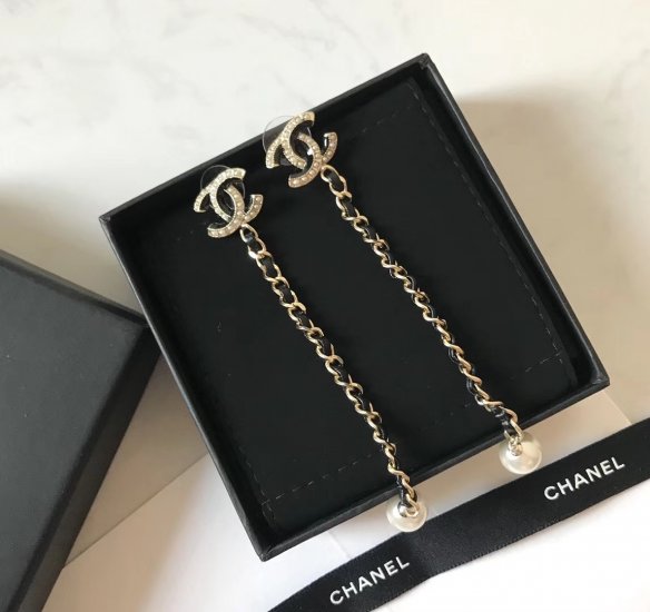 Chanel chaNEL 2019春夏 编织皮质链条 流苏 耳钉#买买买#正品黄铜底材顶级电镀工艺施华洛世奇珍珠搭配各种日常通勤和晚会活动造型，随性又经典美美小仙女推荐自留[玫瑰] - Click Image to Close