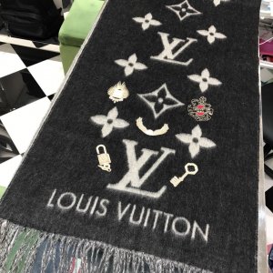 Louis Vuitton 新款 徽章小披肩