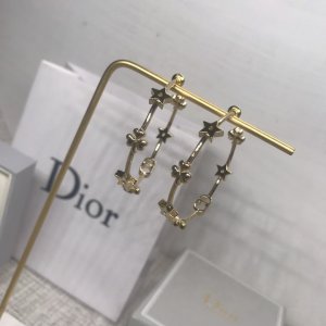 Dior耳环热销款上新同步专柜高端品质经典色超级衬肤色显白最必让自己在这个夏天里美起来