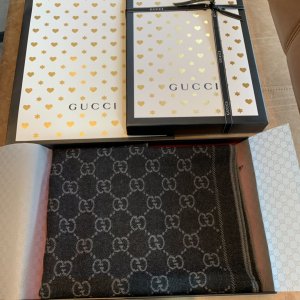 Gucci提花 45*180cm 100%羊毛 经典百搭款 围巾披肩两用 两面可用