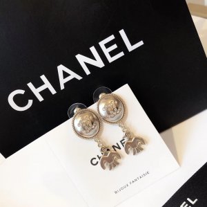 Chanel Chanel 小鸟吊坠耳钉 精选原版一致黄铜材质搭配纯银针 独特魅力十足 超级可爱的一款耳钉