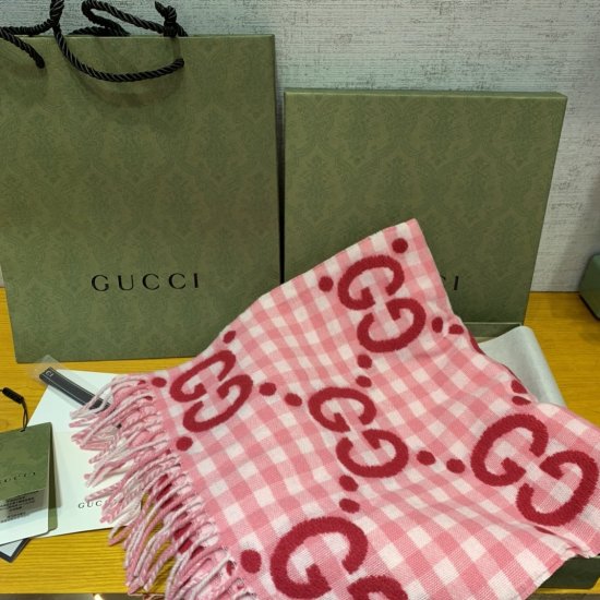 Gucci 格子羊毛围巾 Gucci和Gucci钻石菱格纹的结合，传承Gucci精髓的标志性图案 35*240cm，95%羊毛5%锦纶 - Click Image to Close