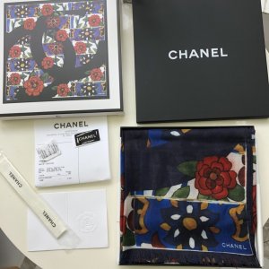 Chanel 花朵长巾 70*180cm 57%真丝43%羊绒 原单品质