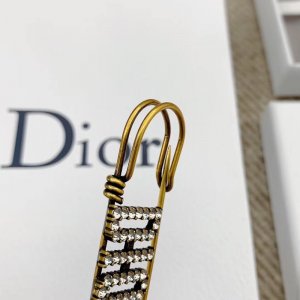 Dior 迪奥 JADIOR系列胸针 精选原版一致黄铜材质 超精工打造完美演绎 市面最高品质版本 超喜欢！