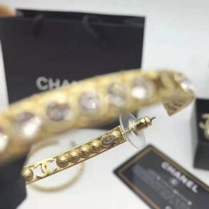 Chanel香奈儿Chanel大号镶钻耳环 耳钉 热销款 市面最高版本！专柜1:1款式开模 925纯银针 专柜原版同亚金材质！Chanel经典Logo香奈儿耳吊 女神必备 超级显脸瘦