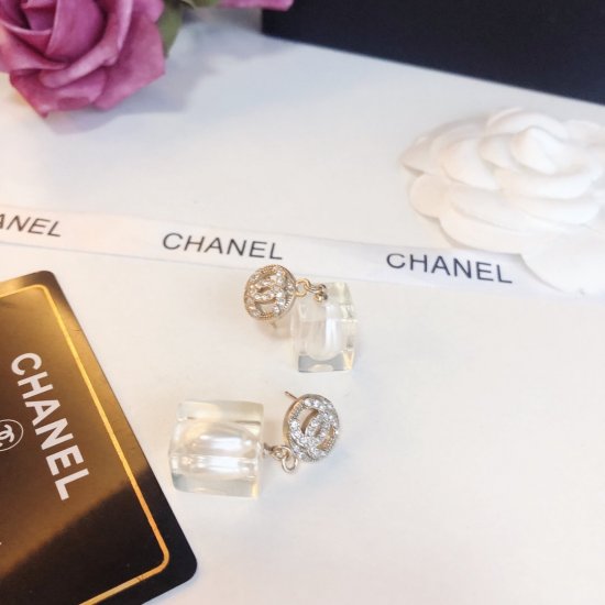 Chanel Chanel19年水滴珍珠耳钉 超美耳饰 独一无二的气质 散发着淡淡的优雅 精选优质原版一致材质搭配纯银针 - Click Image to Close