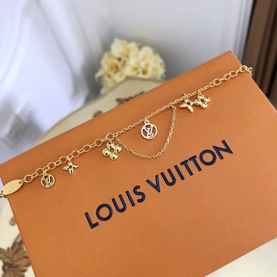 Lou!s Vuitton 路易威登 金色经典花纹字母手链 18新品首饰 Logo清晰 原版黄铜材质！ - Click Image to Close