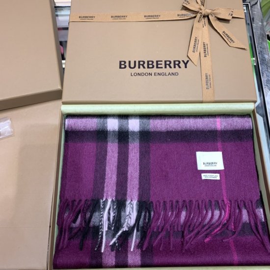 Burberry 柔软的触感带来极致的温暖和舒适 经典款围巾 30*168cm 100%羊绒 - Click Image to Close