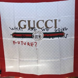 Gucci CC联名～白色 90*90cm 100%真丝 暗花提纹 原单品质 搭配大衣 时尚又保暖