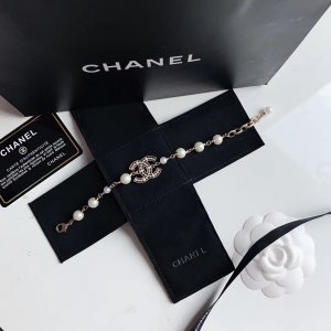 Chanel Chanel 2019年 专柜同步上新 双C大小珍珠手链 精选原版一致材质 真的必入款 上手效果超美！！