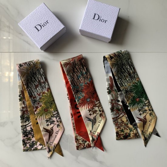 Dior 飞鸟植物园～黄色 6*106cm 100%斜纹真丝 浓郁的异国风情 可围系在颈部或手腕上，系于包包也很出彩 - Click Image to Close