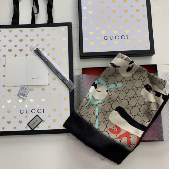 Gucci G生活 140*140cm 100%斜纹真丝 围巾披肩两用 - Click Image to Close