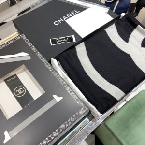 Chanel 经典标志 65*200cm 100%羊绒 经典Chanel图案 两面可用 原单品质