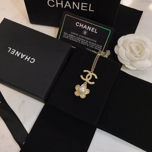 Chanel Chanel 香奈儿 耳钉 项链， 时尚百搭 超美1:1精致做工 跟正品一样制作 美丽的东西不需要华丽的背景 随便拍拍就超美 华丽 大气 明星网红同款项链