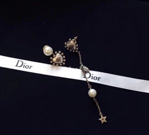 Dior 不对称 爱心 蜜蜂 流苏 耳钉 【代购级别】18年早春最 Dior迪奥爱心蜜蜂蜜蜂流苏不对称纯银针 耳钉非常漂亮 专柜一致黄铜材质 清新百搭