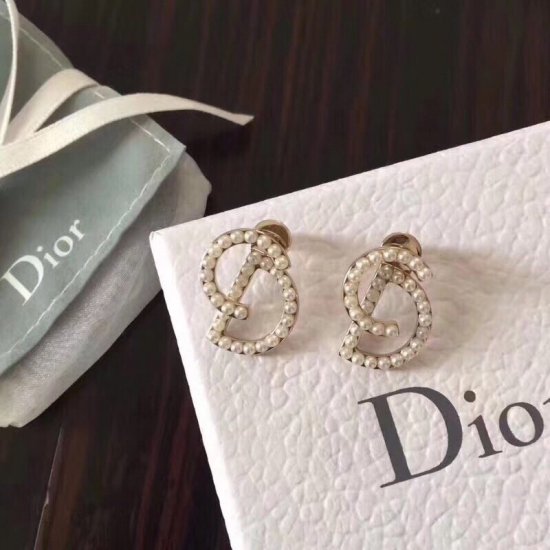 Dior 爆款CD 字母 珍珠组合耳钉 小珍珠显得俏皮可爱 浅金色洋气不俗气 女神夏夏同款 网红美丽神器 超级百搭 这款真的卖爆了 断货王 - Click Image to Close