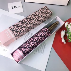 Dior 新型图案 子弹手柄最新火爆单品 简单方便 展现档次与品位 新涂层技术伞布 带来令人惊喜的遮光效果 让防晒及隔热性能更优保障