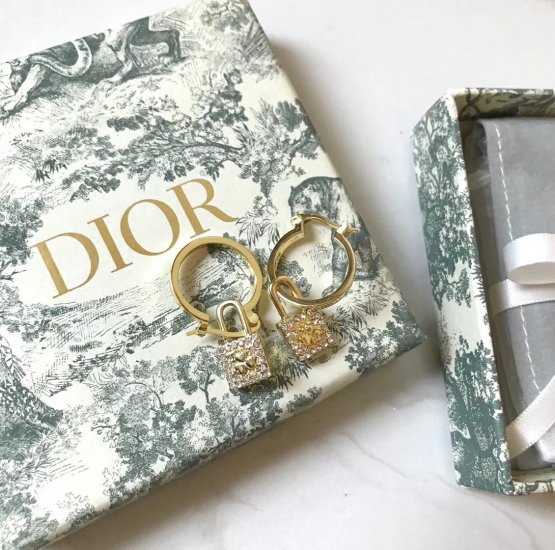 Dior 迪奥 2019年 三叶草 锁头 满钻 爱心 满钻耳环 两种戴法！简直就是一个价格买到两对耳钉 精选原版一致材质搭配纯银针 甜美气质 - Click Image to Close