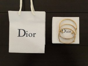 Dior 复古d!or字母手镯 3件套组合手镯 随你怎么戴 都是美得不要不要 女权系列的复古风格 以字母图案点缀 工艺精湛 细节完美 每一个字母的立体感清晰可见 百搭相当的女王范