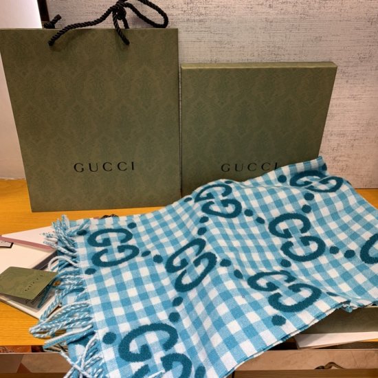 Gucci 格子羊毛围巾 Gucci和Gucci钻石菱格纹的结合，传承Gucci精髓的标志性图案 35*240cm，95%羊毛5%锦纶 - Click Image to Close