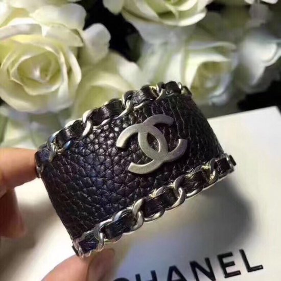 CHANEL 2019秋冬系列专柜同步 真皮手镯 ，只为女人的香奈儿个性的设计进口五金 自购原版打造 妥妥的明星名媛必备单品搭配各色礼裙连衣裙正装 优雅出行 出入专柜绝无压力 - Click Image to Close