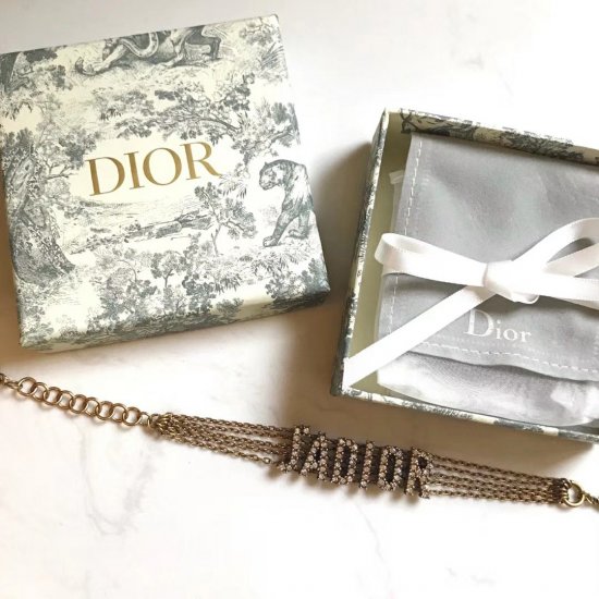 Dior 迪奥 火爆 jadior 字母多层复古手链超级好看时尚单品 百搭 抢眼设计质感造型 绝对要入手的单品之一 . 配套耳环项链更加档次大深 ！ - Click Image to Close