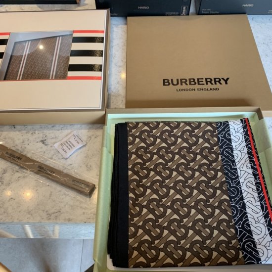 Burberry 专属标志～咖色 90*90cm 100%真丝 原单品质 - Click Image to Close