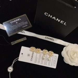 CHANEL 香奈儿 耳钉 原版一摸一样的原单货 每一个细节媲美专柜正品 名媛范十足 非常百搭 参加party或者年会 绝对亮眼耳钉95 耳吊