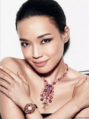 BVLGARI 欧美潮牌 宝格丽新品 扇形彩珠项链 采用天然粉晶 紫牙乌石榴石 镶嵌八心八箭锆石18K金镀膜 项链 耳环