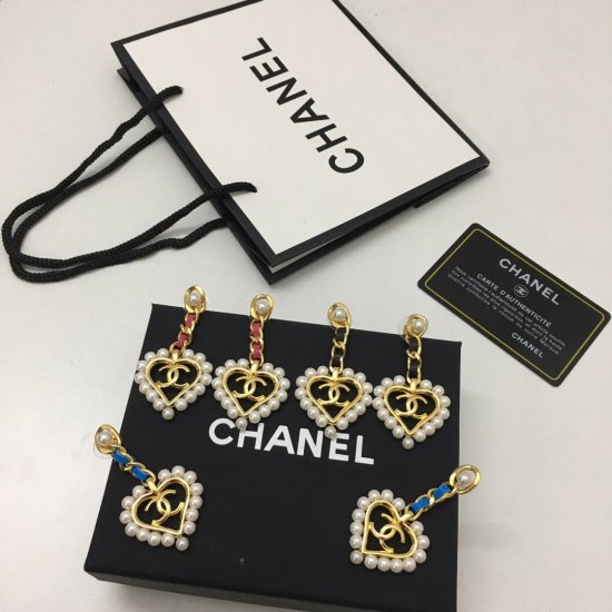 Chanel 耳环 Chanel耳钉经典热销款火爆同步专柜独家高端品质实拍图代购级别做工精致细腻黑红蓝三色可选仿真珠跟皮带都是用的上等材质时尚大方超级俘虏少女心 - Click Image to Close