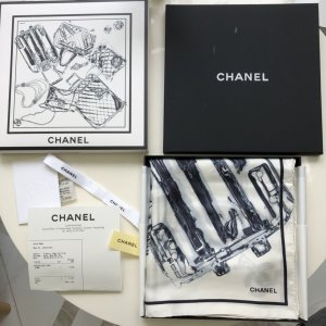 Chanel 佩饰 90*90cm 100%斜纹真丝 手工卷边