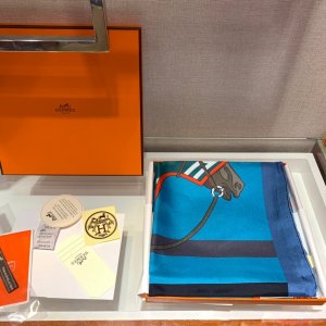 Hermes 90*90cm 100%斜纹真丝 原单品质 披风骏马～蓝色